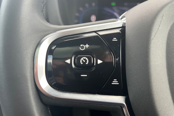 Used Volvo XC60 2023 for sale - 75675276: Photo 11