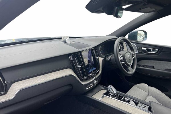 Used Volvo XC60 2023 for sale - 75675276: Photo 2