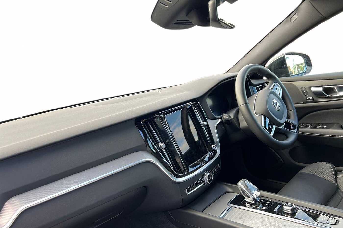 Used Volvo V60 2022 for sale - 76130724: Photo 2