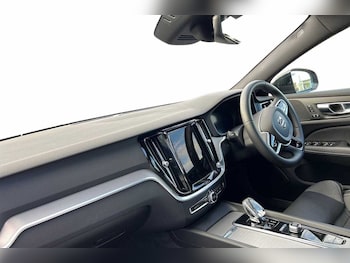 Used Volvo V60 2022 for sale - 76130724: Photo