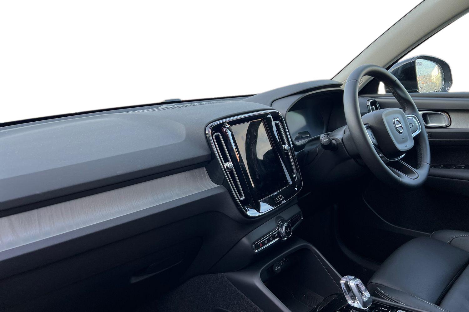 Used Volvo XC40 2025 for sale - 76614821: Photo 2