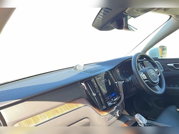 Used Volvo XC60 2022 for sale - 75468943: Photo