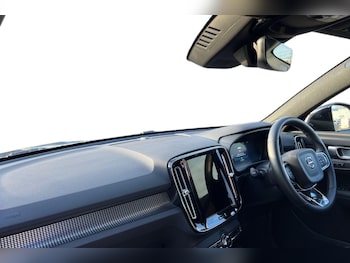 Used Volvo XC40 2025 for sale - 76507670: Photo