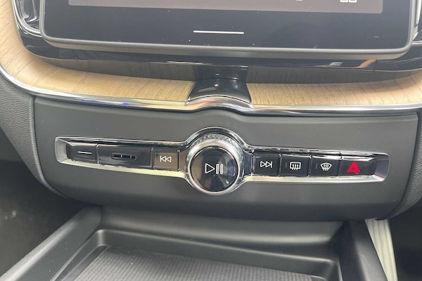 Used Volvo XC60 2025 for sale - 75468940: Photo 14