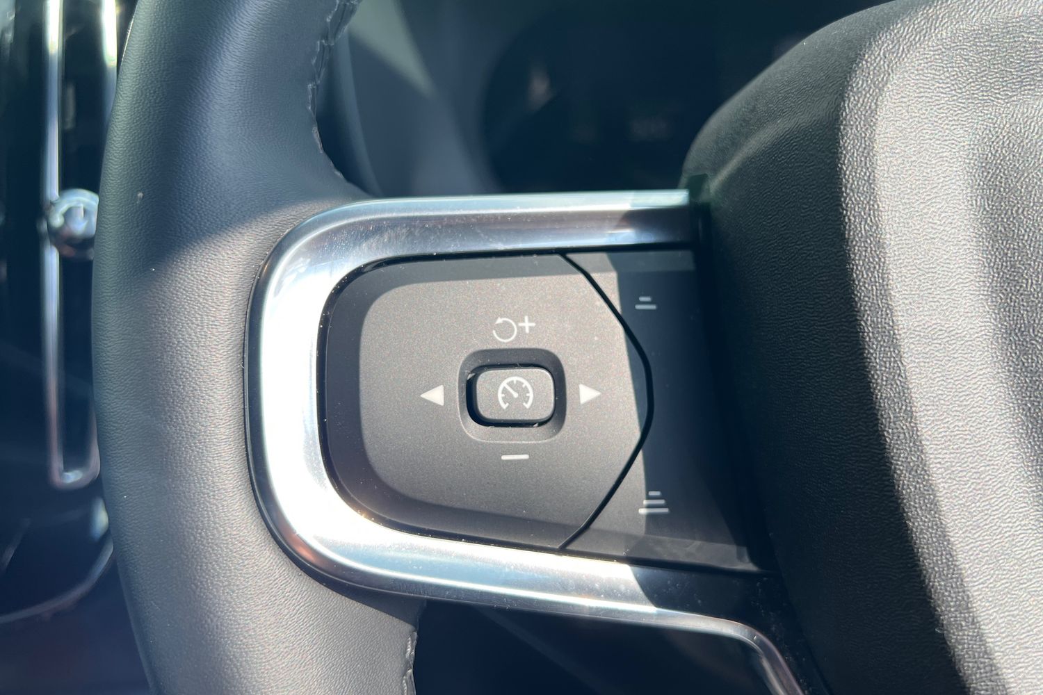 Used Volvo XC40 2025 for sale - 75595587: Photo 11