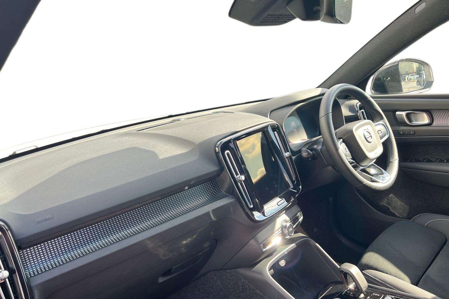 Used Volvo XC40 2025 for sale - 75595587: Photo 2