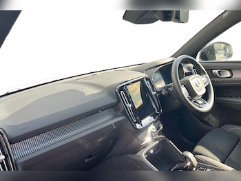 Used Volvo XC40 2025 for sale - 75595587: Photo