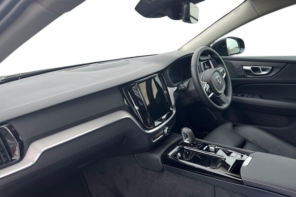 Used Volvo V60 2024 for sale - 75468980: Photo 2