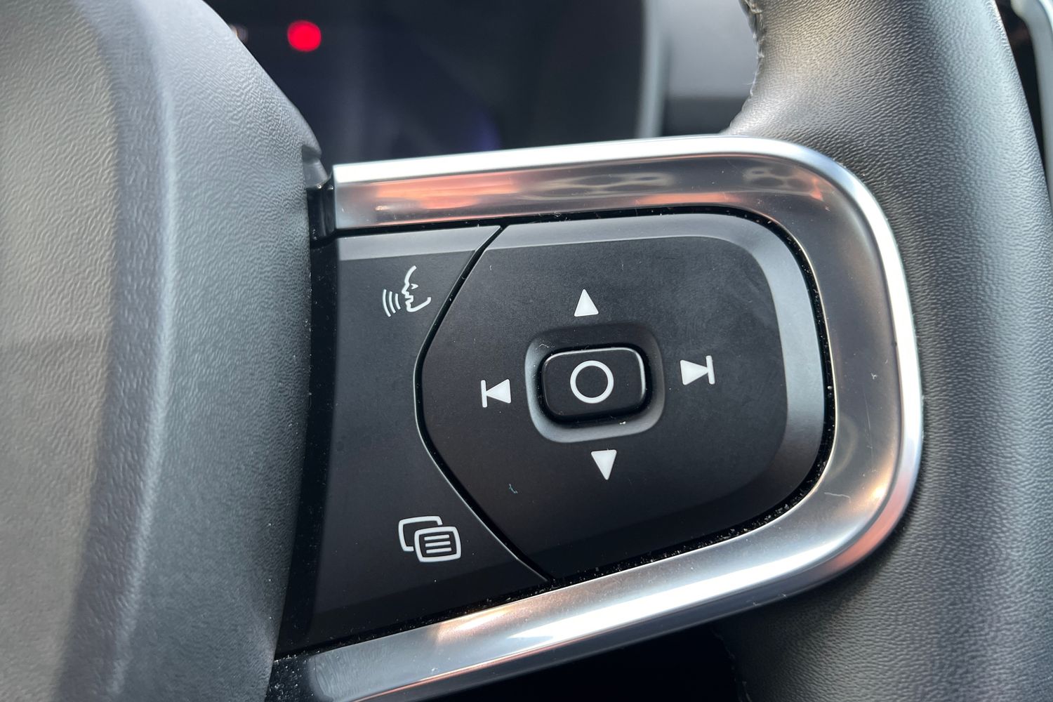 Used Volvo XC40 2023 for sale - 77186328: Photo 12