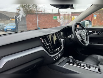 Used Volvo XC60 2020 for sale - 76289710: Photo 2