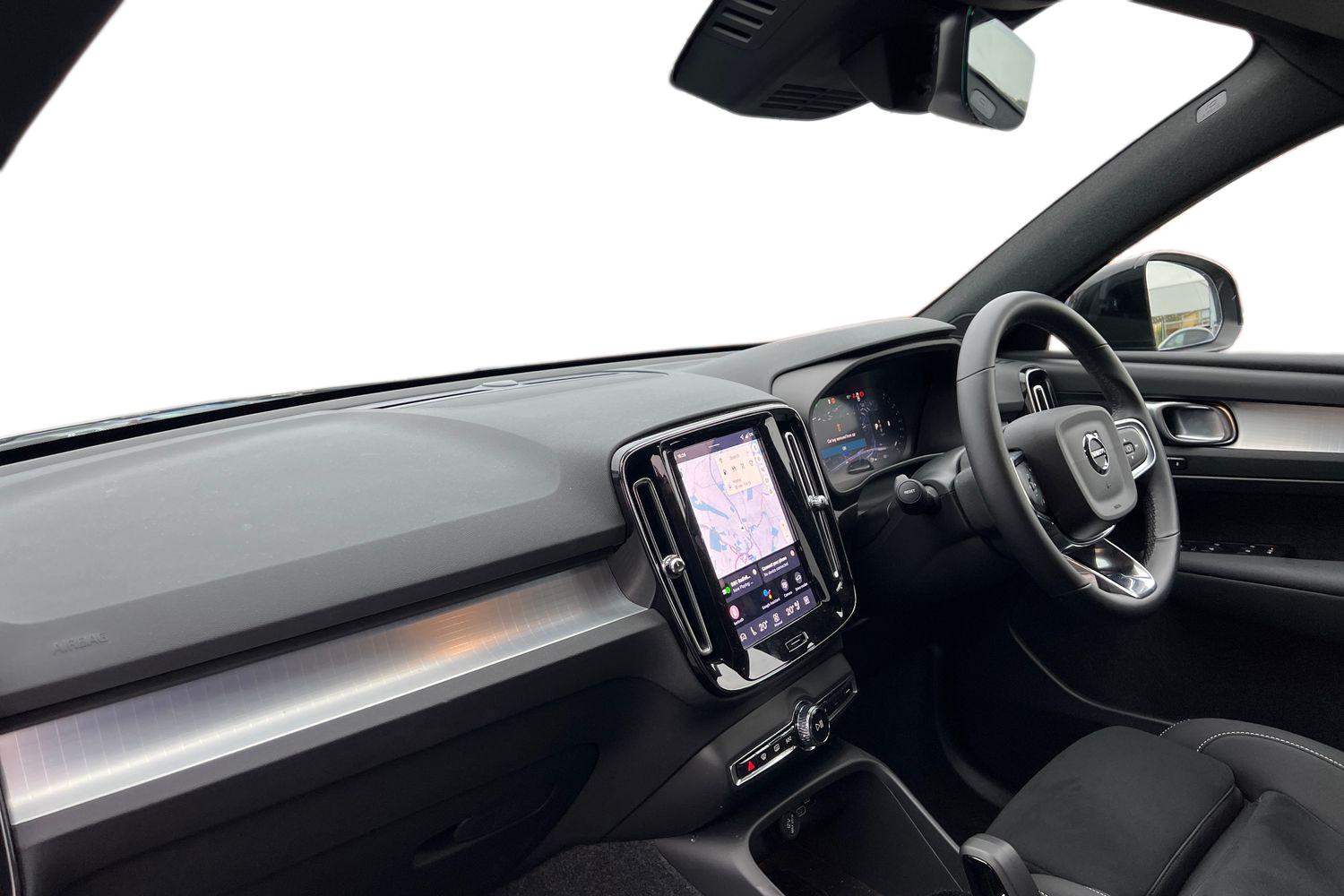 Used Volvo XC40 2025 for sale - 76221819: Photo 2