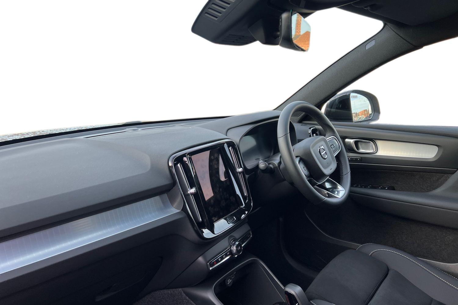 Used Volvo XC40 2025 for sale - 76614818: Photo 2