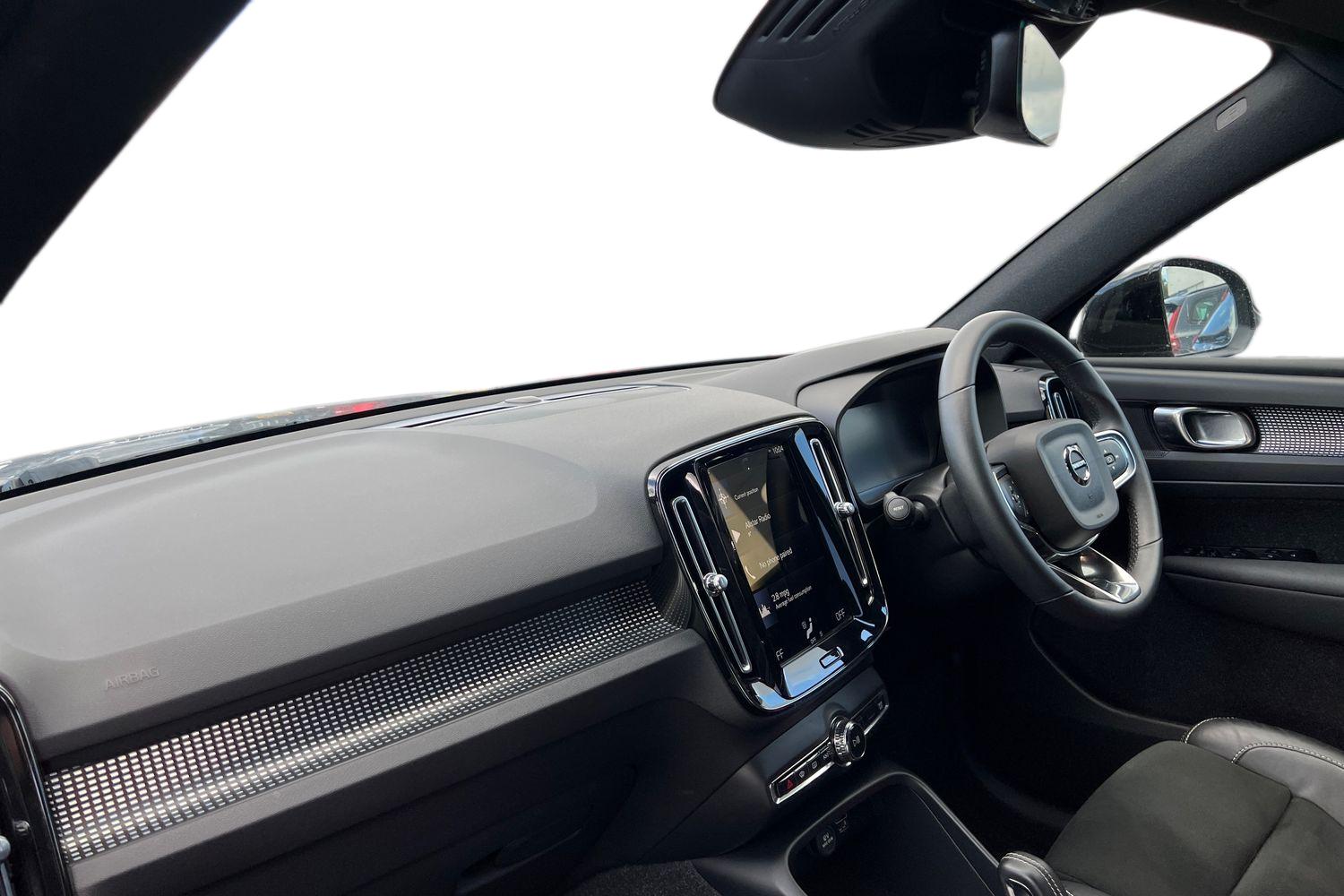 Used Volvo XC40 2021 for sale - 75641068: Photo 2