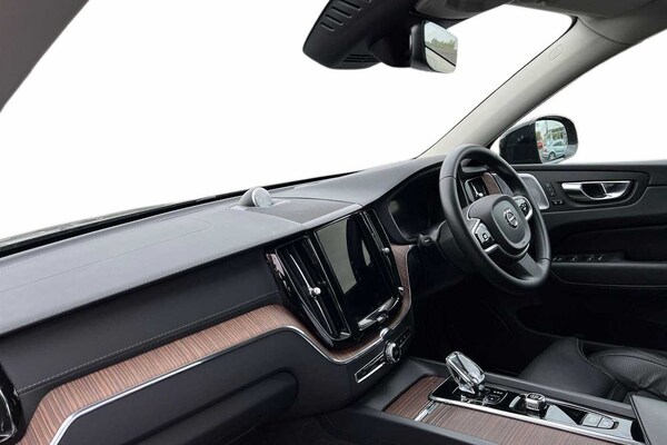 Used Volvo XC60 2022 for sale - 76161530: Photo 2