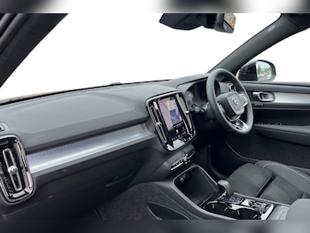 Used Volvo XC40 2026 for sale - 79418571: Photo