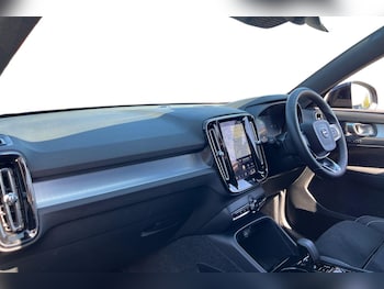 Used Volvo XC40 2025 for sale - 78298880: Photo