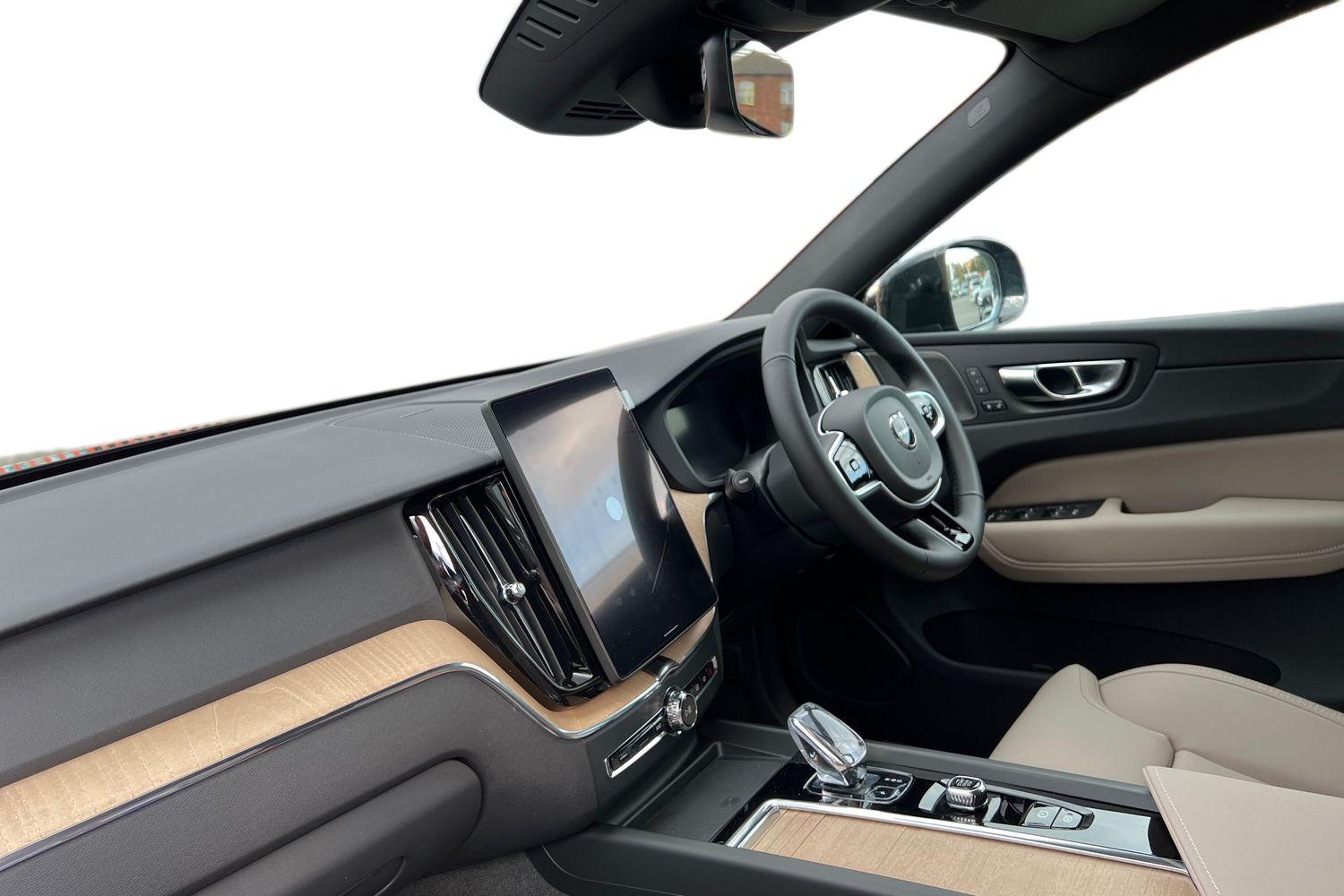 Used Volvo XC60 2025 for sale - 76008217: Photo 2