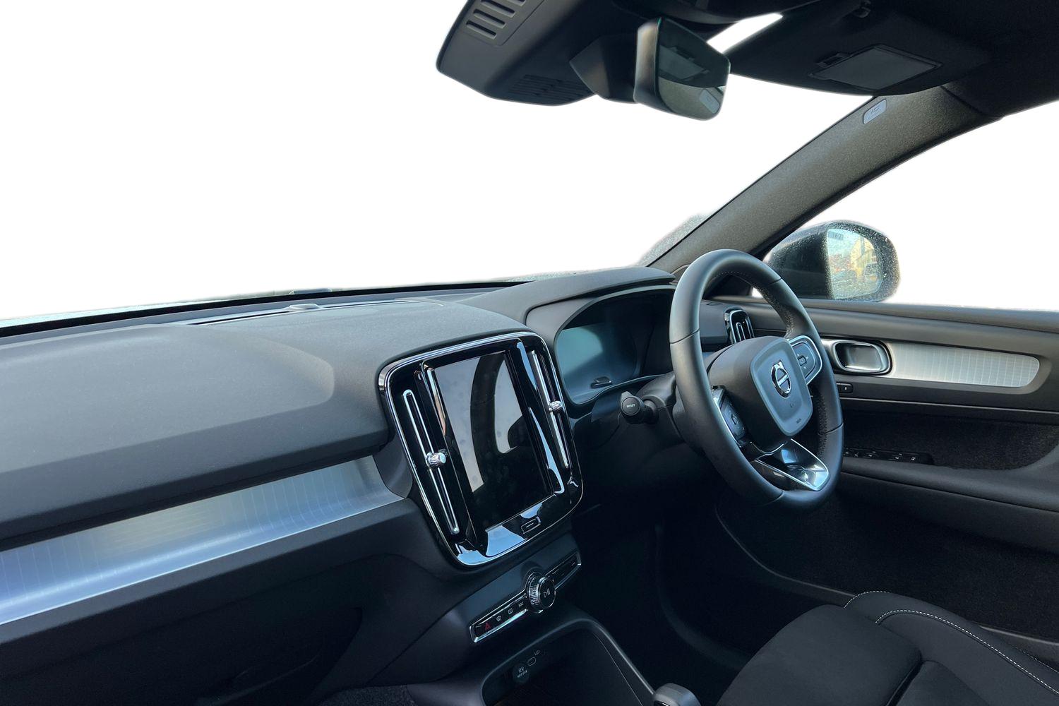 Used Volvo XC40 2025 for sale - 76614820: Photo 2