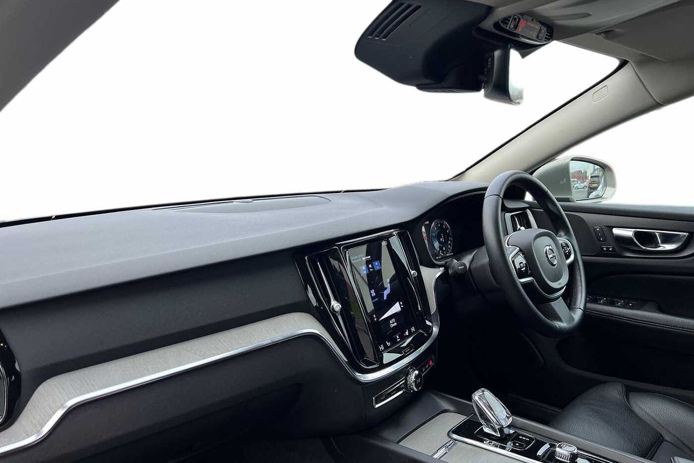 Used Volvo V60 2022 for sale - 77047551: Photo 2