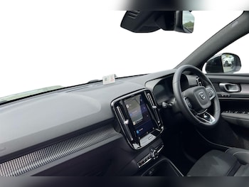 Used Volvo XC40 2024 for sale - 75468916: Photo
