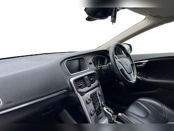 Used Volvo V40 2018 for sale - 76971247: Photo