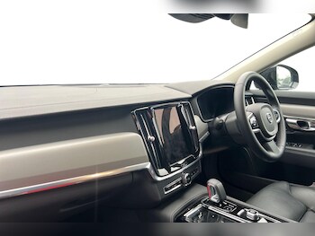 Used Volvo V90 2025 for sale - 77225092: Photo