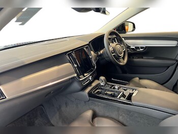 Used Volvo V90 2025 for sale - 76479734: Photo
