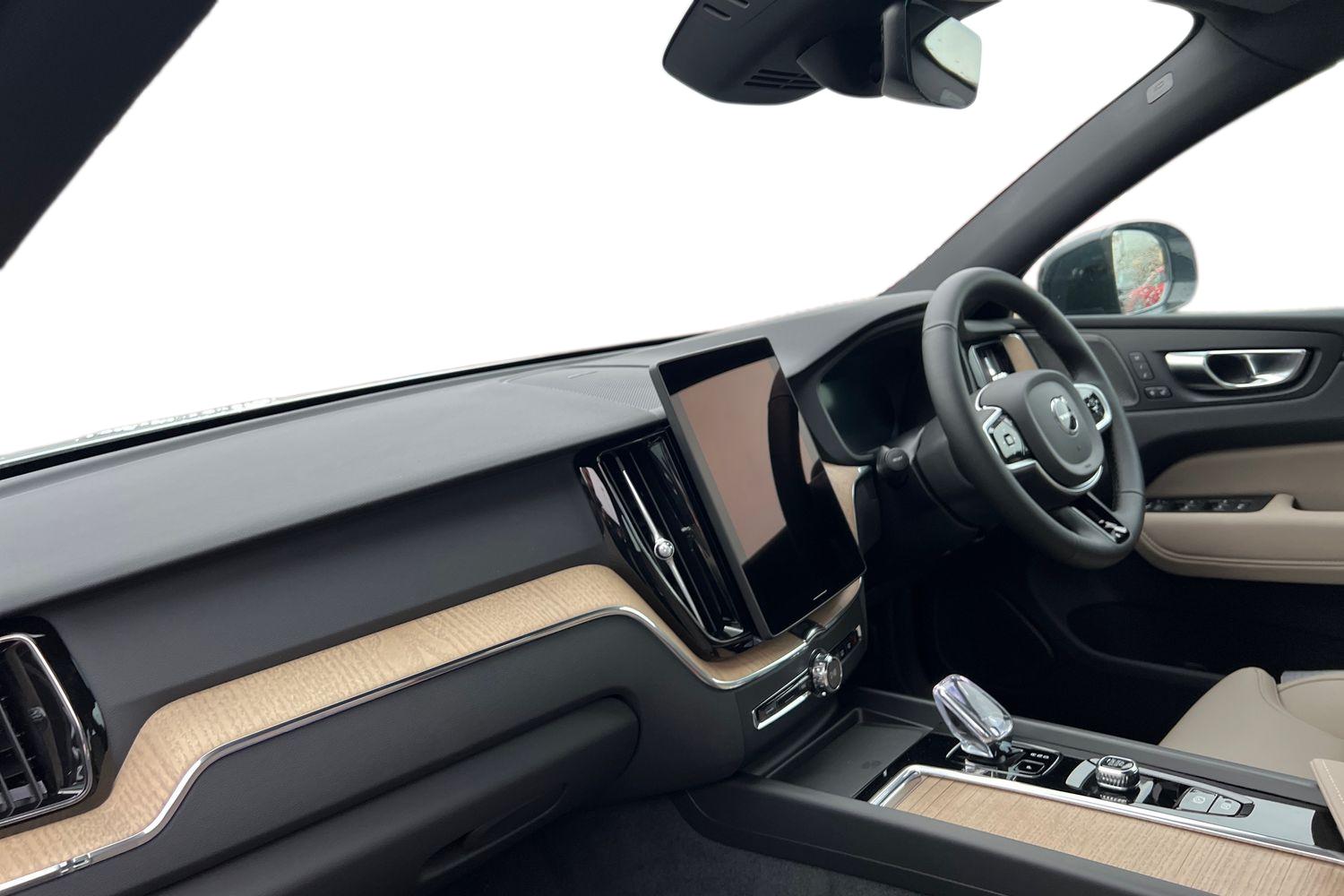 Used Volvo XC60 2025 for sale - 76438135: Photo 2