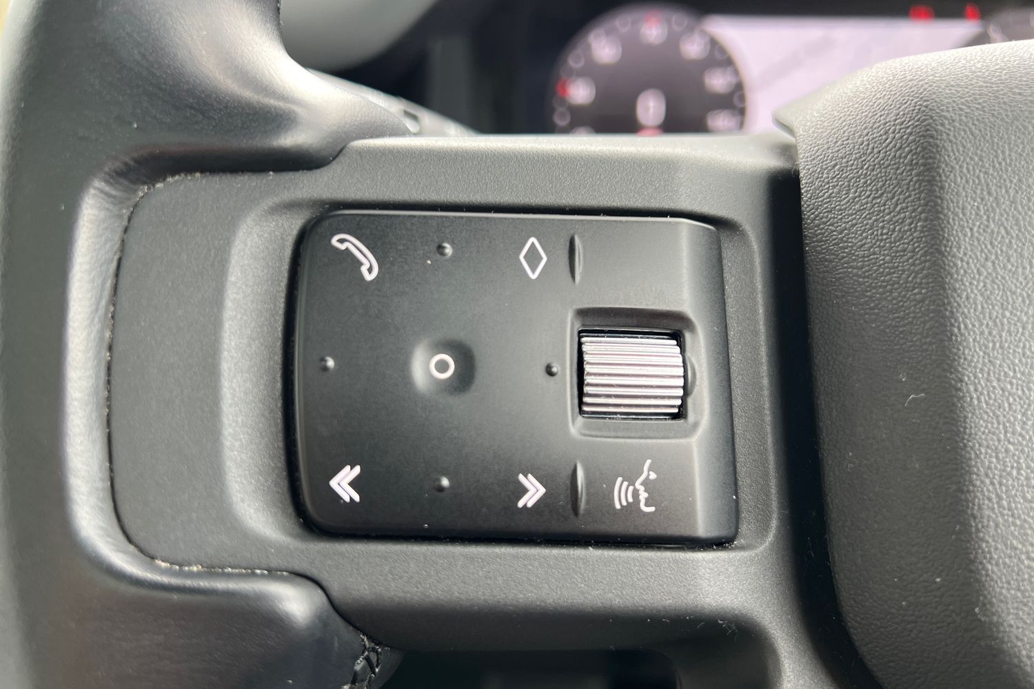 Used Land Rover Defender 2022 for sale - 76140288: Photo 11