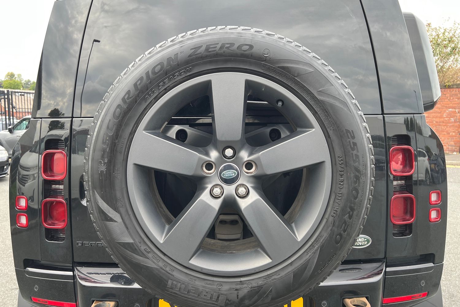 Used Land Rover Defender 2022 for sale - 76140288: Photo 25