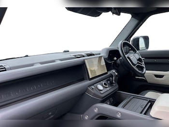 Used Land Rover Defender 2022 for sale - 76140288: Photo