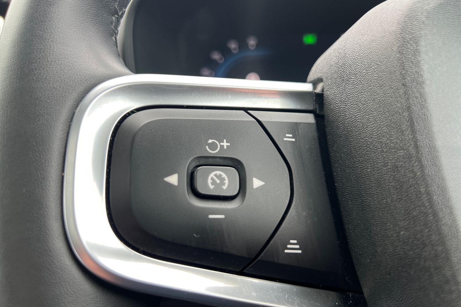 Used Volvo XC40 2025 for sale - 77606940: Photo 11