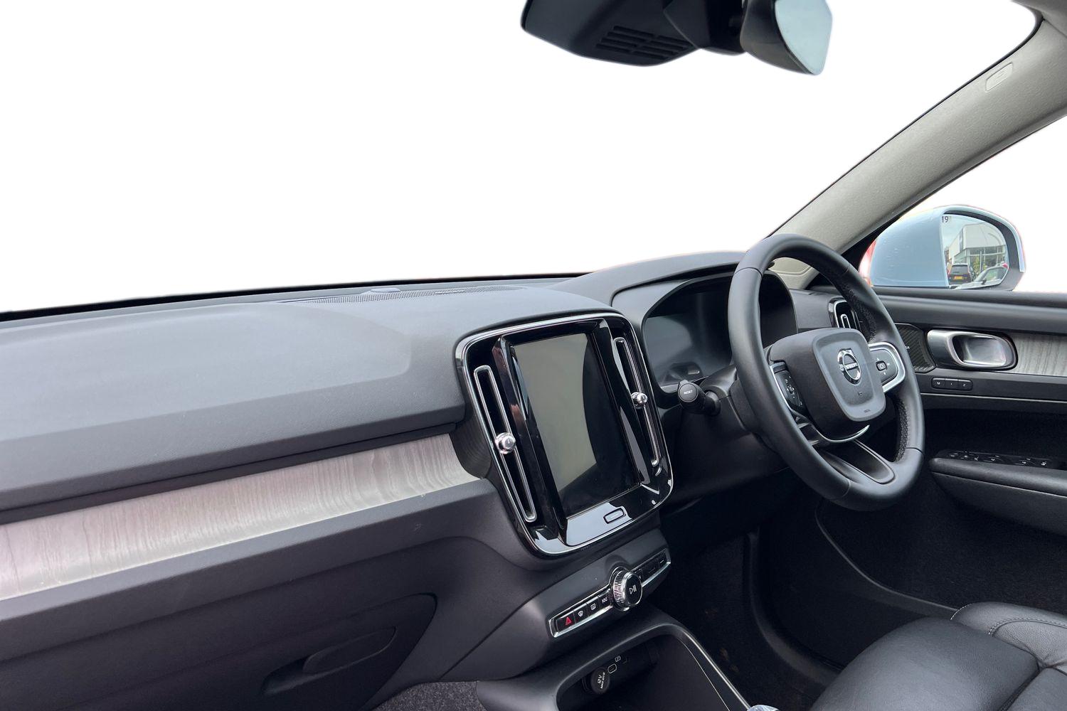 Used Volvo XC40 2025 for sale - 77606940: Photo 2