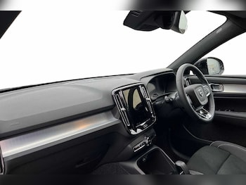 Used Volvo XC40 2025 for sale - 77036097: Photo