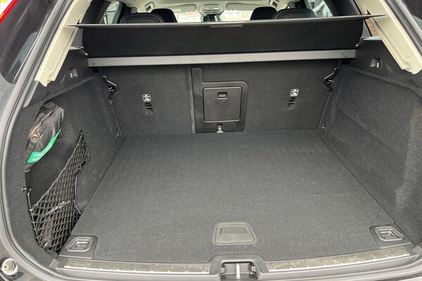 Used Volvo XC60 2024 for sale - 76289708: Photo 8