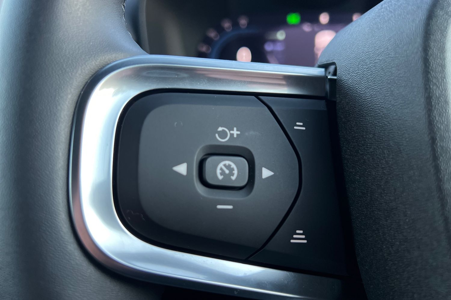 Used Volvo XC40 2025 for sale - 76614816: Photo 11