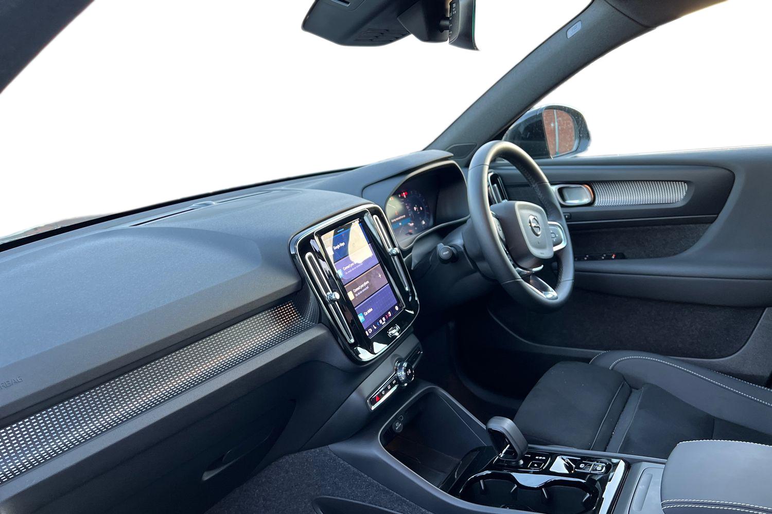 Used Volvo XC40 2025 for sale - 76614816: Photo 2