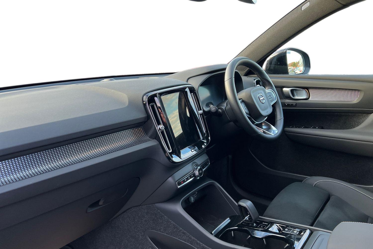 Used Volvo XC40 2024 for sale - 76302281: Photo 2