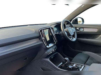 Used Volvo XC40 2024 for sale - 76302281: Photo