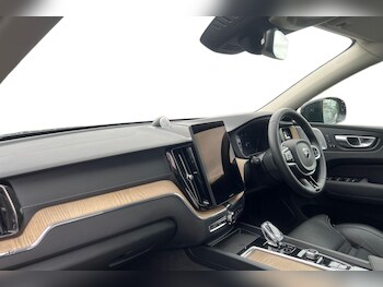 Used Volvo XC60 2025 for sale - 77702734: Photo