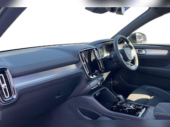 Used Volvo XC40 2026 for sale - 79367124: Photo