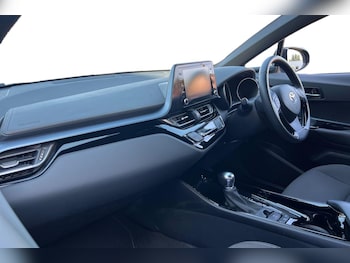 Used Toyota C-HR 2021 for sale - 79442075: Photo