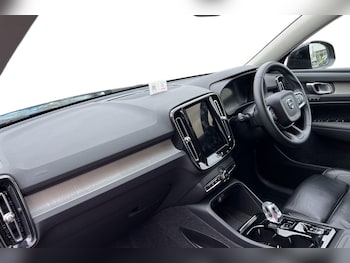 Used Volvo XC40 2023 for sale - 75569647: Photo
