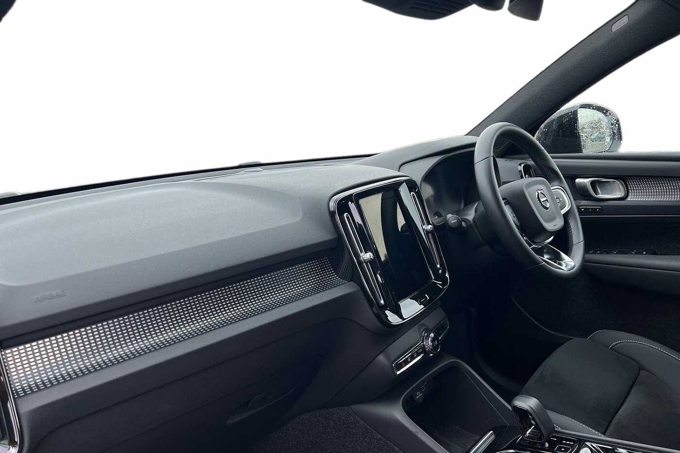 Used Volvo XC40 2024 for sale - 76384513: Photo 2