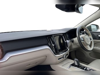 Used Volvo V60 2021 for sale - 77702746: Photo