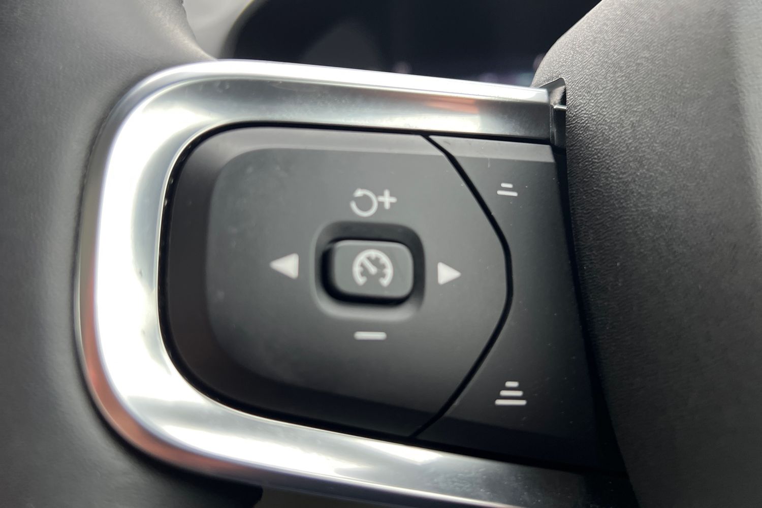 Used Volvo XC40 2022 for sale - 76302340: Photo 11