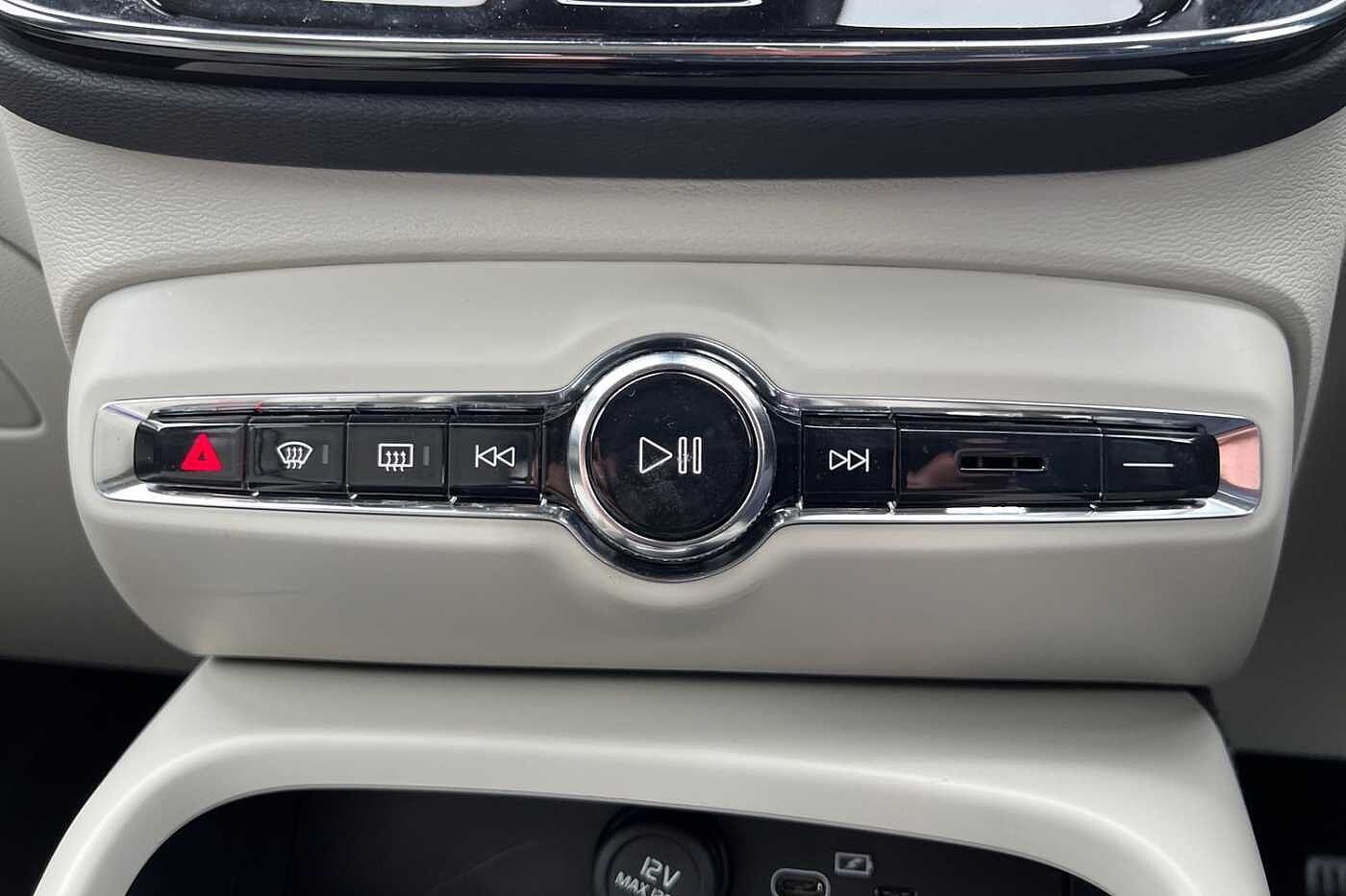 Used Volvo XC40 2022 for sale - 76302340: Photo 14