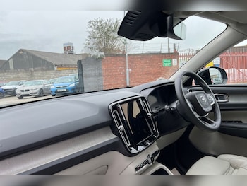 Used Volvo XC40 2022 for sale - 76302340: Photo