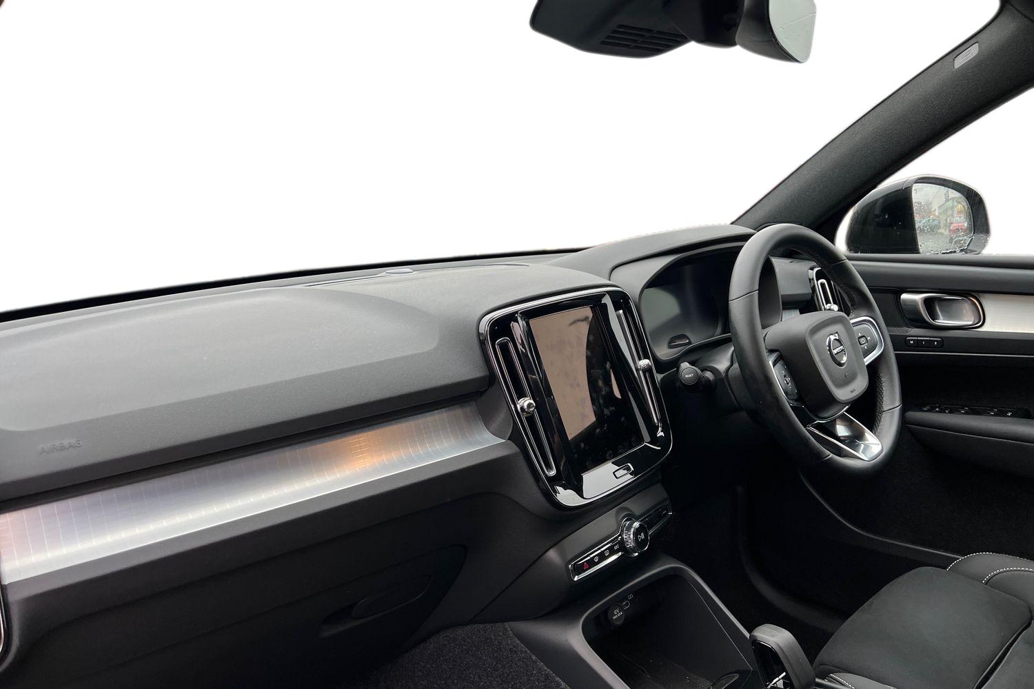 Used Volvo XC40 2025 for sale - 77235504: Photo 2