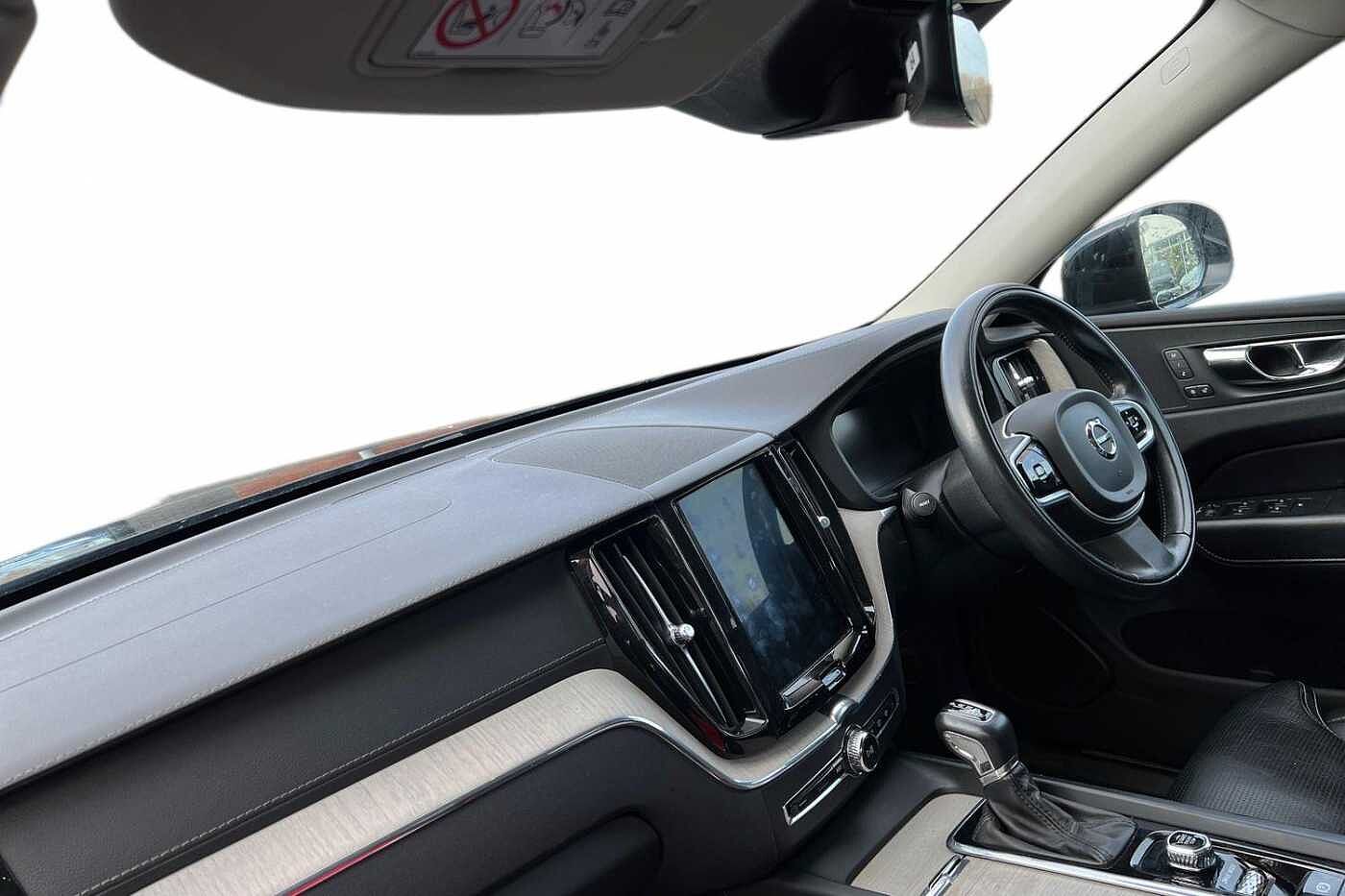 Used Volvo XC60 2018 for sale - 77160704: Photo 2